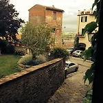 Tre Girasoli 아파트 *