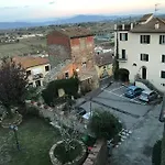 Tre Girasoli 아파트